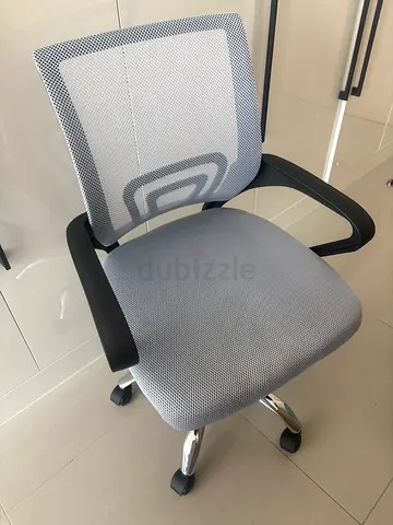 Grey Mesh Office Chair with Wheels — un used , excellent Condition