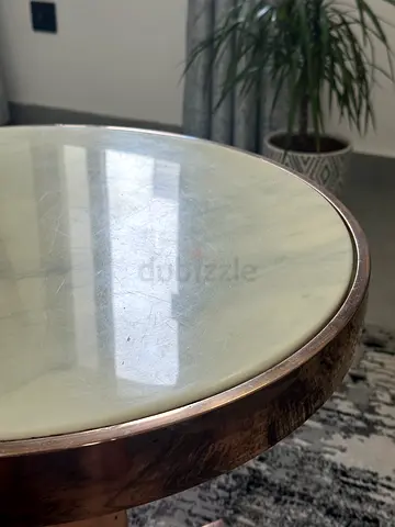 An elegant modern table that adds a touch of quiet luxury to the space ✨