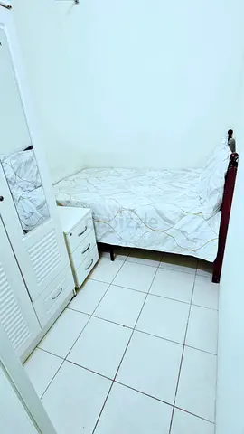 FULLY  CLOSED UP TILL CEILING  Partition