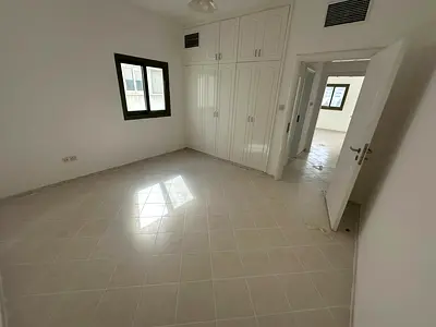 ارقى وافخم شقه غرفتين وصالة بالمجاز 1، خزائن بالحائط، حمام واحد، موقع مميز قريب من شارع الوحدة وسفير مول، تكييف مجاني، 50 ألف سنوي، 4/6 دفعات، تأمين 2