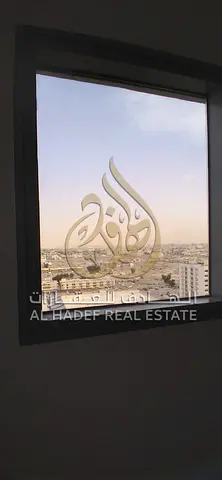 شقة غرفتين وصالة في المجاز 2، موقع مميز قريب من الكورنيش والخدمات، مناسبة للعائلات، صيانة مجانية طوال فترة الإيجار، الدفع 4 دفعات،
