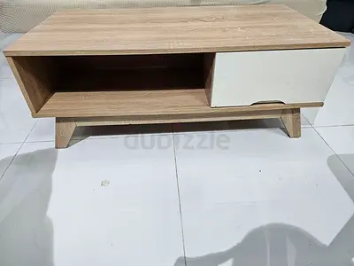Small modern coffee table with storage - light wood finish (Minimalist style)