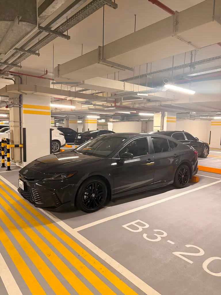 Toyota Camry 2025 — photo 1 of 19