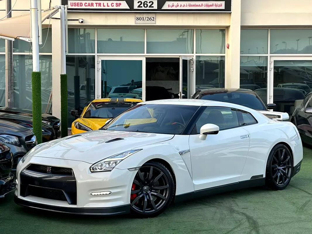 Nissan GT-R 2016 — photo 1 of 8
