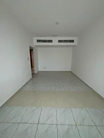 أرخص وأكبر شقة غرفه  وصاله  للايجار السنوي في الشارقه  منطقه المجاز 2 قريبه من اللولو هايبر ماركت  تكييف مركزي  غاز مركزي  1 حمام قريب من جميع الخدمات