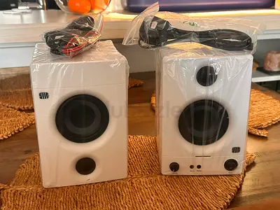 Speakers (unused, still in original packaging)