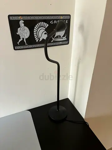 Black adjustable gooseneck desk lamp - good working condition