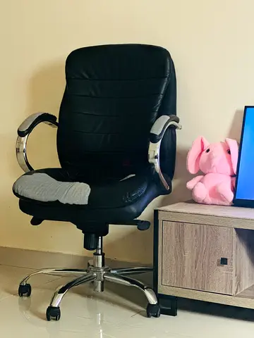 Black Leather Office Chair with Armrests and Wheels -