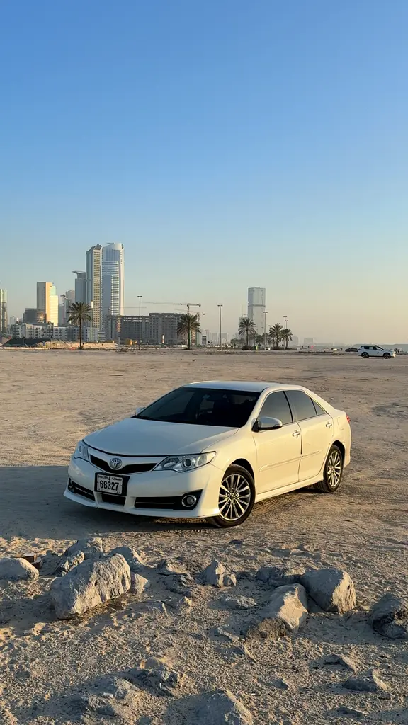 Toyota Camry 2012 — photo 1 of 6