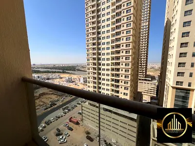 For sale: 1 bedroom and living room, 2 bathrooms, with balcony, pool, gym, and parking inside the tower.