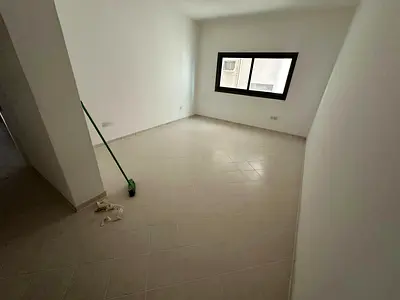 ارقى وافخم شقه غرفتين وصالة المجاز 1، 2 حمام، قريب الوحدة وسفير مول، تكييف مجاني، 55 ألف سنوي، 4/6 دفعات، تأمين 2000، باركن 2500.قريب من جميع الخدمات