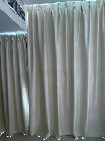 Beige blackout curtains - set of 2, good condition 14 meters long 2,5 meter high most partly 2 m