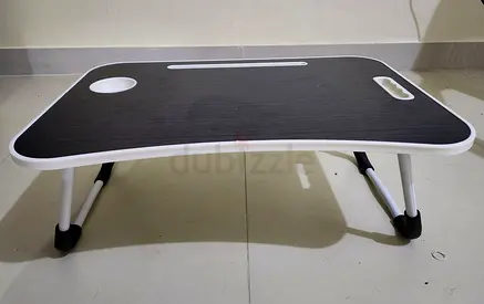 Foldable laptop table