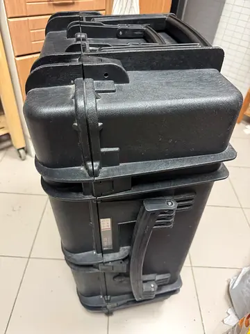 heavy-duty (XXL), ruggedized hard-shell transport case