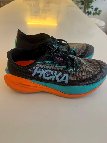 Hoka MACHx2 running shoes - minimal use, size UK 8 (42) Excellent condition