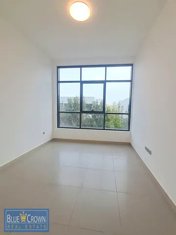 Spacious 1BHk apartment | Near to metro | villas view | laundry room