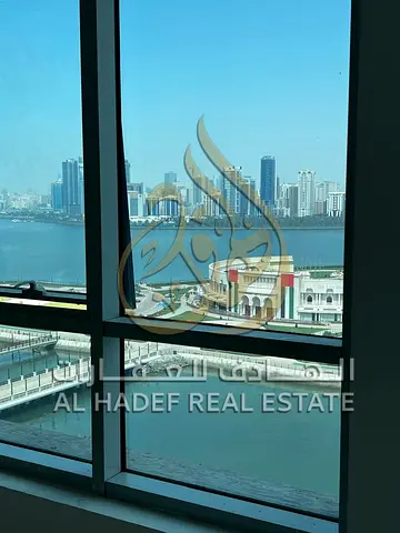 شقة فاخرة بإطلالة بانورامية على البحر، غرفتا نوم + غرفة للخادمة | تكييف مجاني | موقف سيارات مجاني | صالة رياضية ومسبح | المجاز 3 | سارع بالحجز