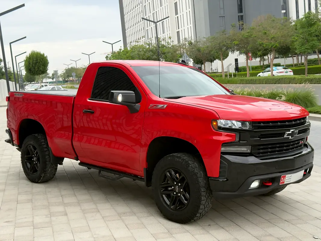 Chevrolet Silverado 2022 — photo 1 of 8