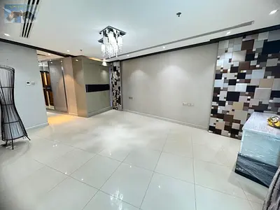 اكبر شقة مفروشة فاخرة ثلاث غرف وصالة بإطلالة بحرية مباشرة في كورنيش عجمان داخل برج الكورنيش تاور مع مساحات واسعة وخدمات متكاملة وموقع مميز