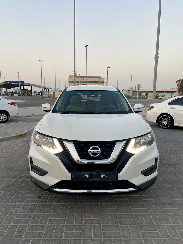 Nissan X-Trail 2018 — photo 1 of 8