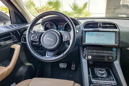 2019 Jaguar F-PACE photo 10