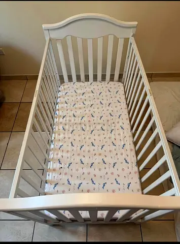 Barely used baby / toddler crib for sale