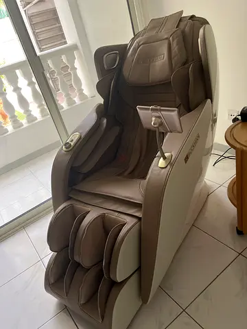 JC Buckman full-body massage chair - good condition