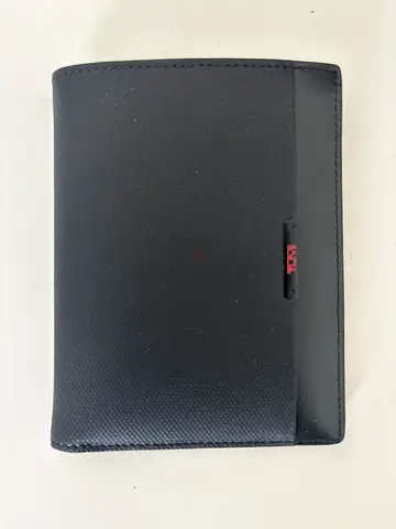 TUMI - Black Compact Mens Leather passport Wallet - Slim Bifold