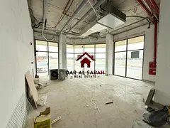 6 cheque payment/deposit cash/good location for business/ready to move!