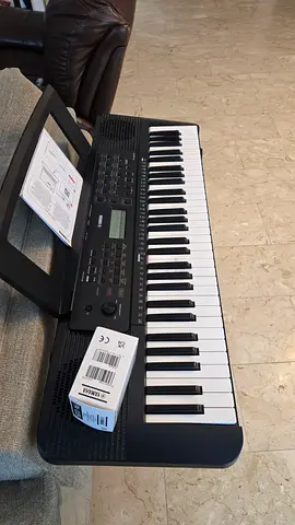 Yamaha Keyboard PSR E273. With Stand
