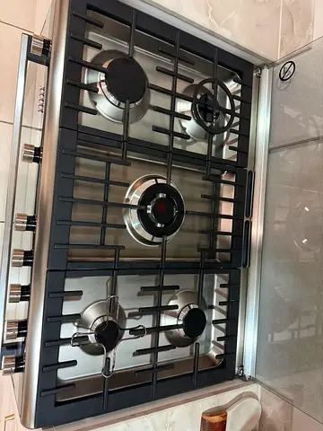 Siemens latest model IQ-700 gass/electric combined cooking range 5 burner top gass oven electric 90c