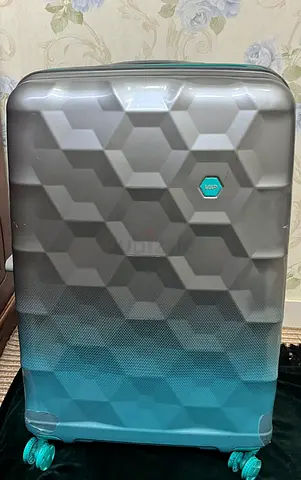 Luggage bag in perfect condition like new/ شنطة سفر بحالة ممتازة