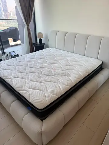 king size bed with memory foam mattress - excellent condition