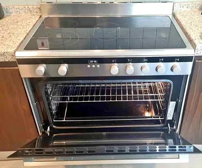 We are Selling Siemens 90×60 cm 5 Rings Full Electric Ceramic Cooker Range
