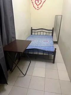 Executive fully close partition couple and single