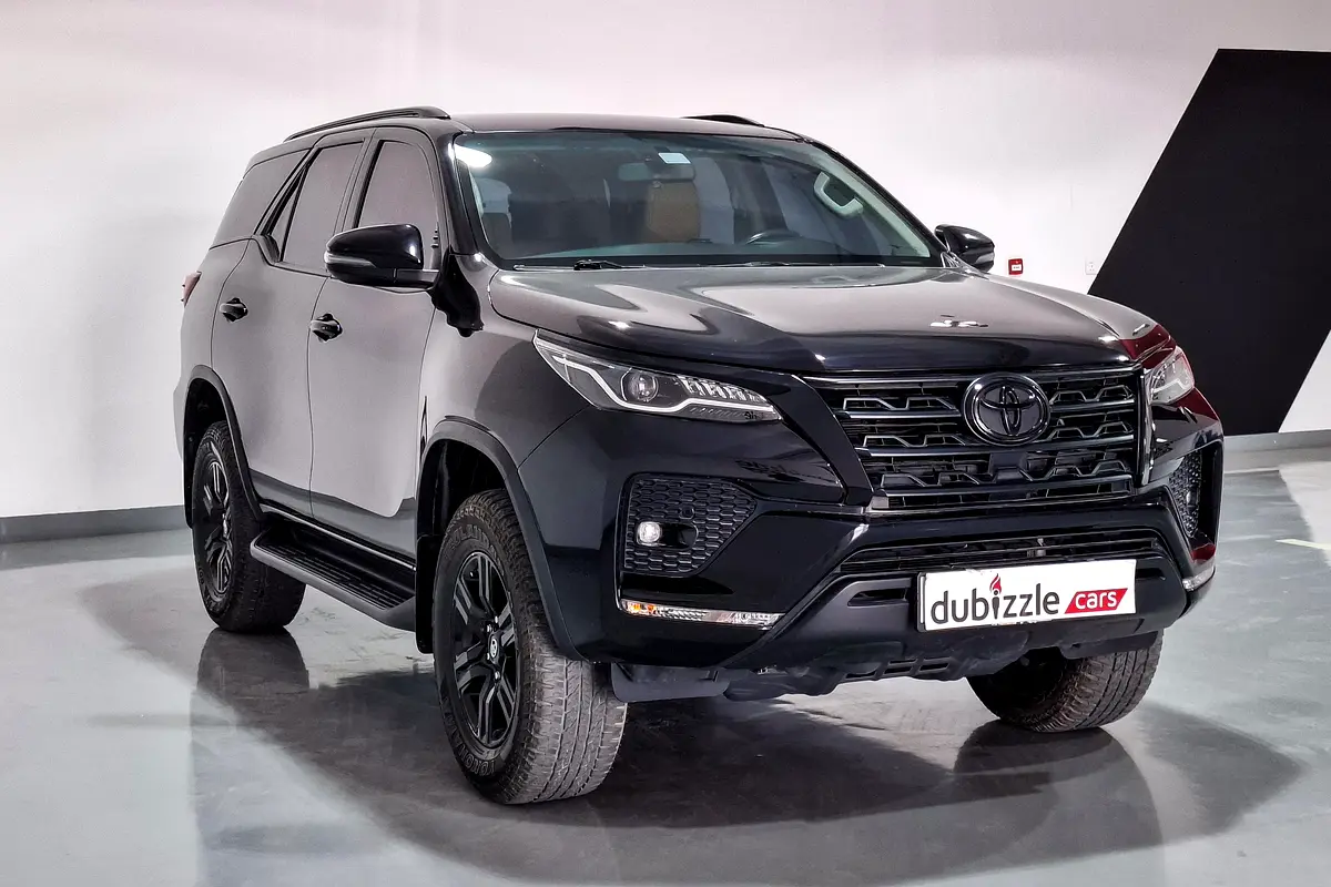Toyota Fortuner 2023 — photo 1 of 14