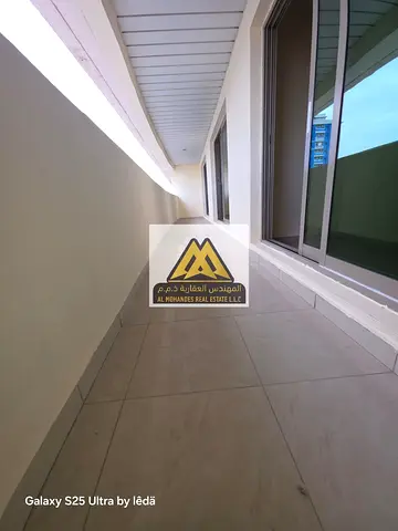 غرفتين وصالة ماستر | تكييف علي المالك | مع 3 بلكونات بإطلالة مفتوحة + 3 حمامات + خزائن حائط