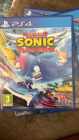 Team Sonic Racing (PS4) - Complete Case.