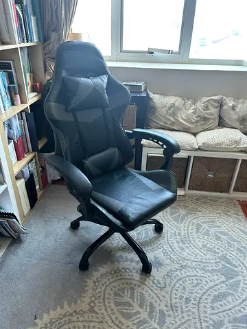 Premium Gaming Chair – Good Condition – Comfortable  Stylish