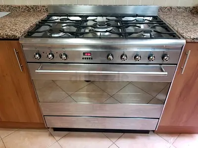 SMEG 5 burner top gas with electric oven stove freestanding