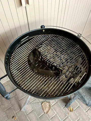 Weber Master-Touch GBS E-5750 Black - Good Condition