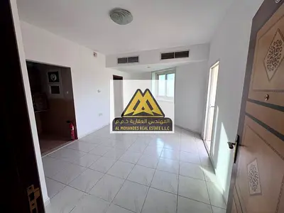 استوديو للإيجار في الراشدية 3 عجمان | بلكونة | خزائن حائط | مطبخ منفصل | تكييف مركزي | موقع مميز