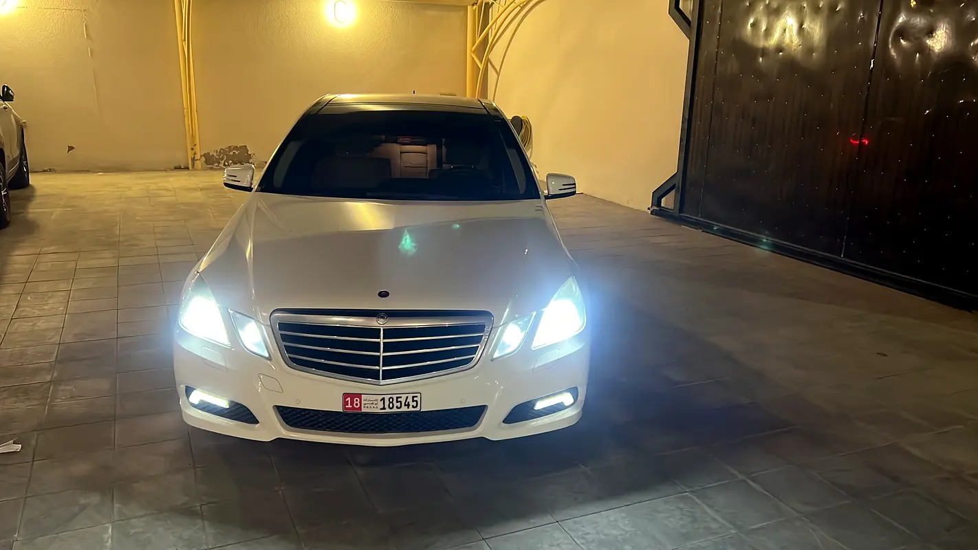 Mercedes-Benz E-Class 2010 — photo 1 of 8