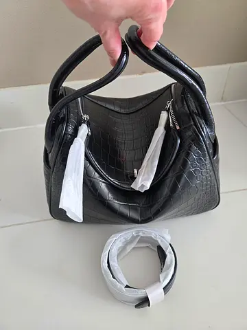 Black cow-leather handbag with detachable strap