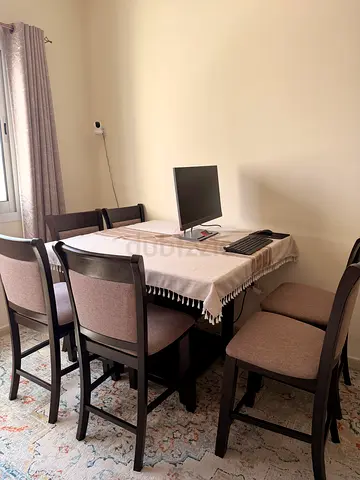 Dining table for sale! URGENTLY!