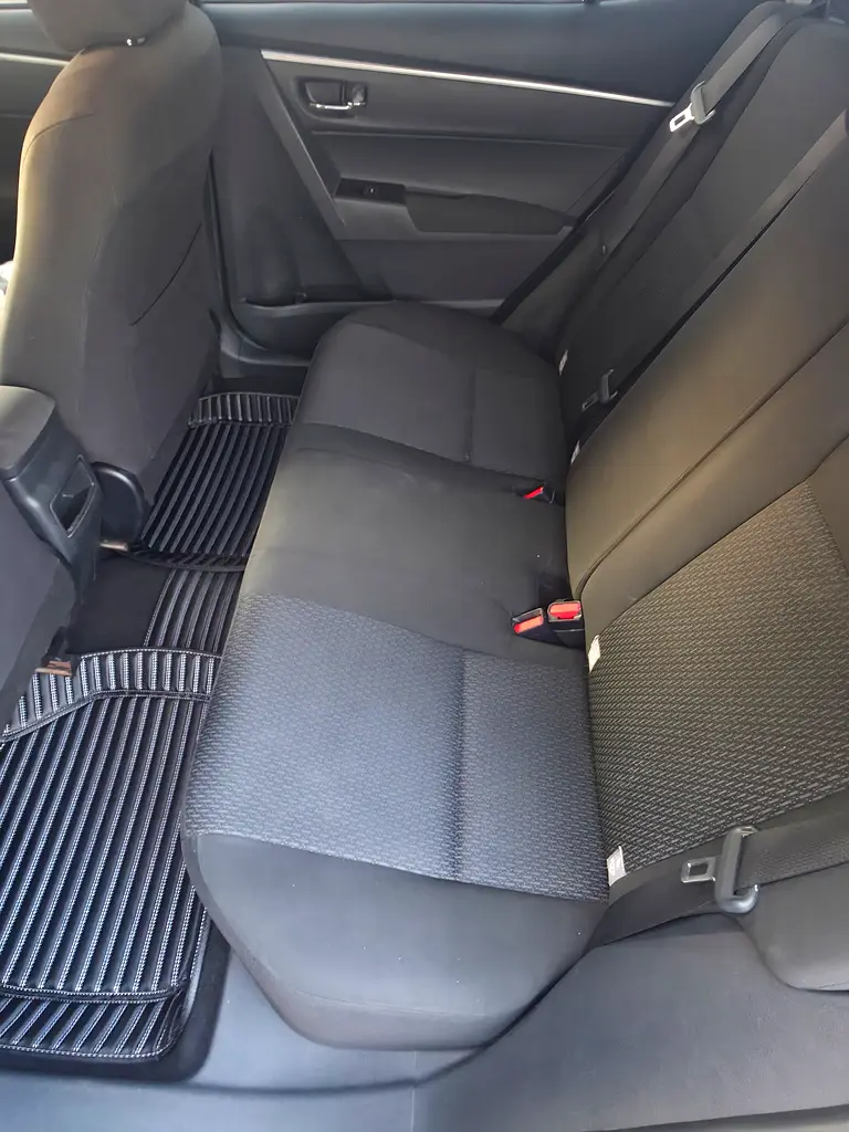 Toyota Corolla 2016 — photo 1 of 9