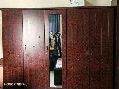 Full Bedroom Set – Brown Patterned Wood Finish | AED 500 (Quick Sale)