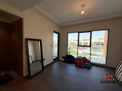 فيلا 4 غرف نوم جديدة بالكامل | موقع مميز | صف واحد | بالقرب من المدخل | جاهزة للسكن | مجتمع عائلي متكامل