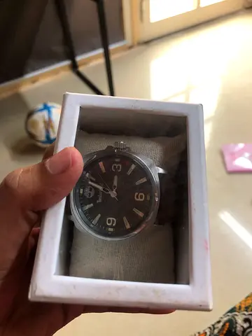 Mens analog wristwatch in box - good condition