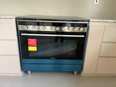 Siemens Freestanding Gas Cooker with Oven  - 5-Burner - Stainless Steel - NEW